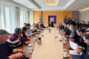 Συνάντηση εκπροσώπων αγροτών με την κυβέρνηση για ζητήματα ΑΤΑΚ και ΚΑΕΚ