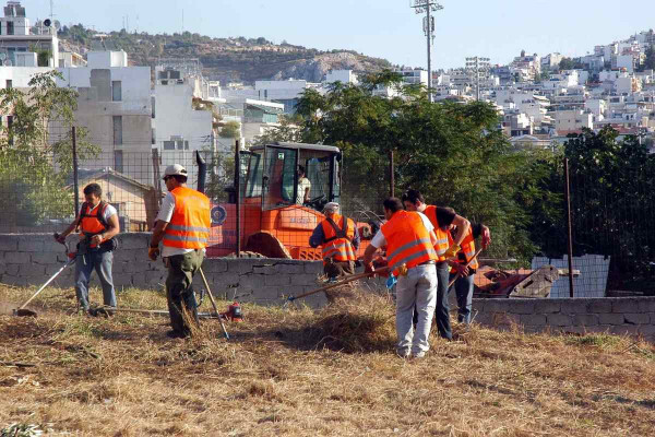 Ακαθάριστα οικόπεδα: Ποιοι αναλαμβάνουν τις εργασίες - Οι προθεσμίες και τα πρόστιμα