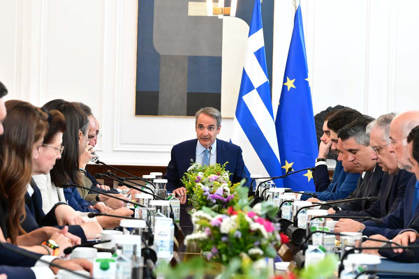 Μητσοτάκης: Περαιτέρω πτώση στη βενζίνη - 'Ελεγχοι στην αγορά για πάγωμα των τιμών