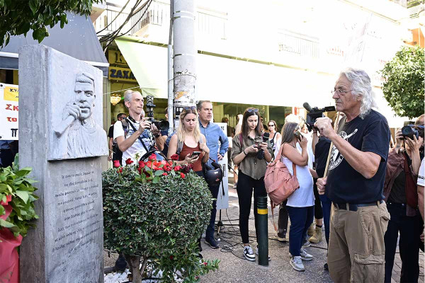 Δολοφονία Φύσσα: Ξεκίνησε η συγκέντρωση στο μνημείο του στο Κερατσίνι