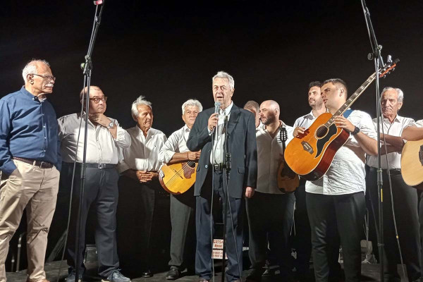 Νοσταλγία αλλοτινών εποχών με τους «Τραγουδιστάδες τση Ζάκυθος»