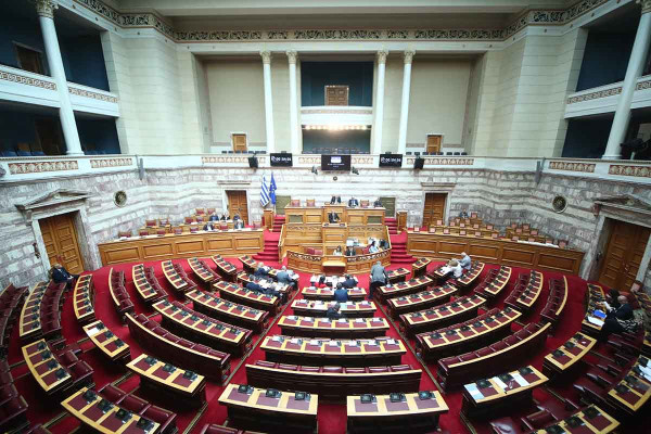 Ποιοι είναι οι 5+2 βουλευτές που θα αποχωρήσουν από τη Νέα Αριστερά
