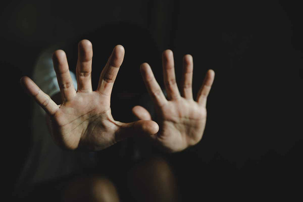 Αχαΐα: Στη φυλακή 50χρονος – Τον κατήγγειλαν για βιασμό οι τρεις κόρες του και δύο ανιψιές του