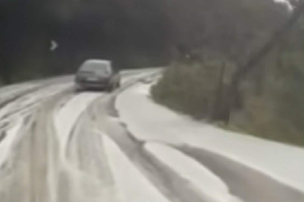 Ισχυρή χαλαζόπτωση «έπνιξε» την 111 ΕΟ Πατρών–Τριπόλεως στην Αγία Τριάδα Ηλείας