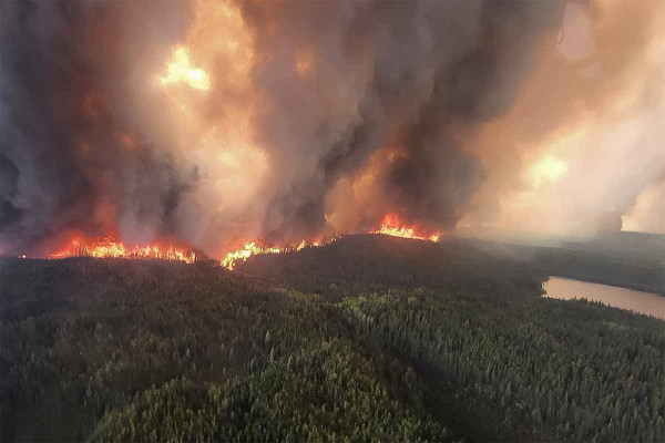 Μελέτη σοκ: Οι καπνοί από τις δασικές πυρκαγιές σκοτώνουν πάνω από 24.000 Αμερικανούς τον χρόνο