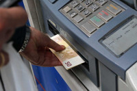 Για πρώτη φορά στα 686 εκατ. τα υπόλοιπα τον Ιούνιο