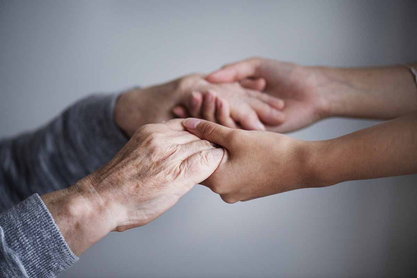Άνοια: Δεύτερη η Ελλάδα στην ΕΕ – Η αφόρητη οικονομική πίεση σε οικογένειες και φροντιστές