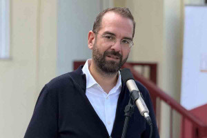Μηχανισμό άμεσης προκαταβολής αποζημιώσεων για τους κτηνοτρόφους που έχουν πληγεί από την ευλογιά, προτείνει ο Φαρμάκης