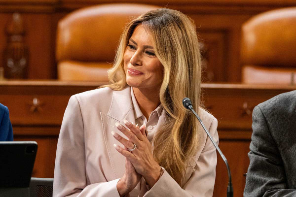 Μελάνια Τραμπ: Η Πρώτη Κυρία των ΗΠΑ φέρνει μέλισσες στον Λευκό Οίκο
