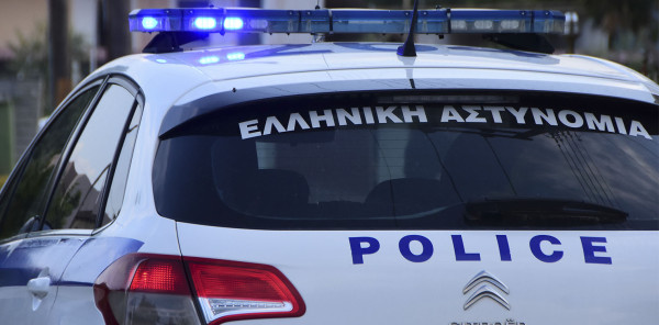 Αιματηρό επεισόδιο στη Σύρο: Νεκρή διασώστρια του ΕΚΑΒ – Τι υποστηρίζει το ζευγάρι που προσήχθη