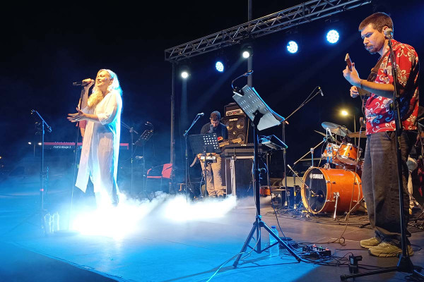 Μια θάλασσα μουσικής με τη Ρίτα Αντωνοπούλου
