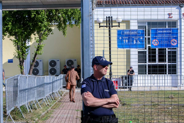 Δίκη για τα Τέμπη: Αντιπαραθέσεις για τη βιντεοσκόπηση και τη φυσική παρουσία των κατηγορουμένων