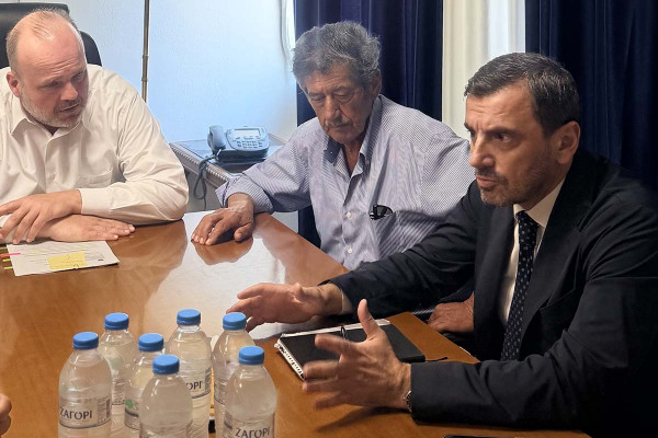 Ο Ανδρέας Νικολακόπουλος με πατατοπαραγωγούς της Ηλείας στο Υπουργείο Αγροτικής Ανάπτυξης