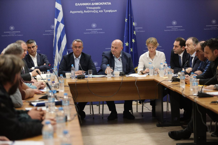 "Ο λόγος τώρα στα μπλόκα"- Πού κατέληξε η συνάντηση των αγροτών με τους υπουργούς