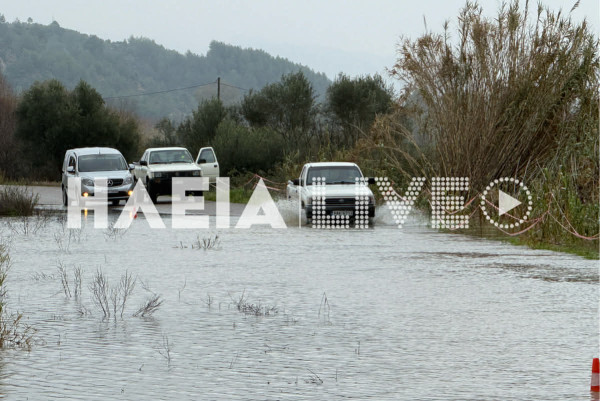 “Έσπασε” ο Αλφειός τα αναχώματα στα Καλυβάκια - Κάλυψε τον δρόμο το νερό (photos &amp; video)