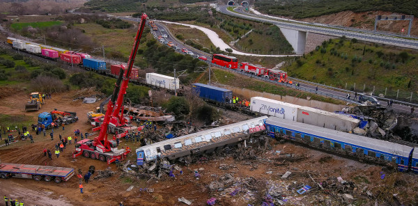 Συγκλονίζει η κατάθεση επιζώντα των Τεμπών: «Βρέθηκα καρφωμένος σε μια λαμαρίνα»