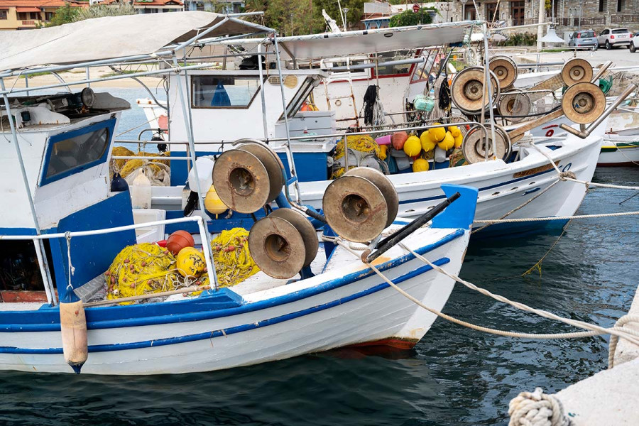 Η Βρετανία σχεδιάζει να επεκτείνει την απαγόρευση αλιείας με τράτα βυθού