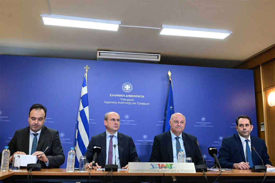 Έξι πρωτοβουλίες για τη στήριξη των αγροτών ανακοίνωσε η κυβέρνηση: Ρεύμα στα 8,5 λεπτά για όσους δεν έχουν ληξιπρόθεσμα - Με QR η έκπτωση πετρελαίου στην αντλία