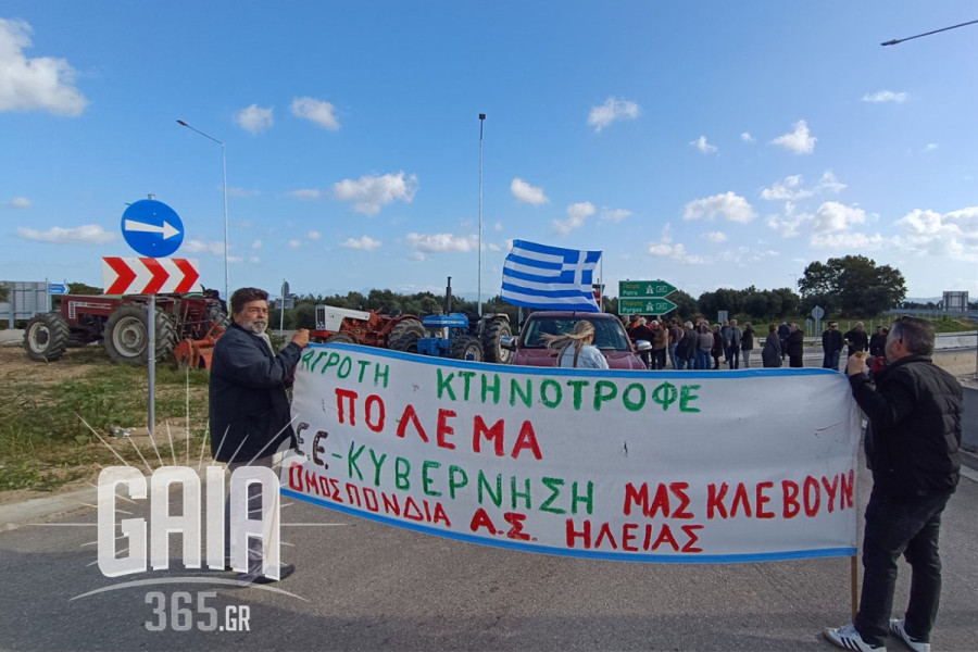 Ηλεία: Οι αγρότες έκλεισαν τον κόμβο στο Ρουπάκι – Κλιμακώνουν τις κινητοποιήσεις για καταρροϊκό, ευλογιά και πληρωμές