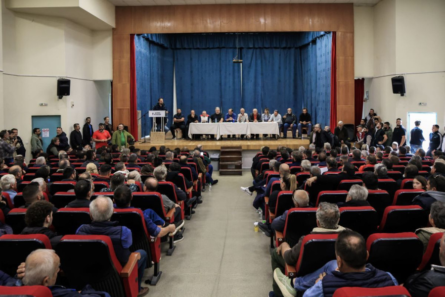 Λάρισα: Σκληρά μπλόκα, κλείσιμο τελωνείων, λιμανιών και αεροδρομίων προαναγγέλλουν οι αγρότες