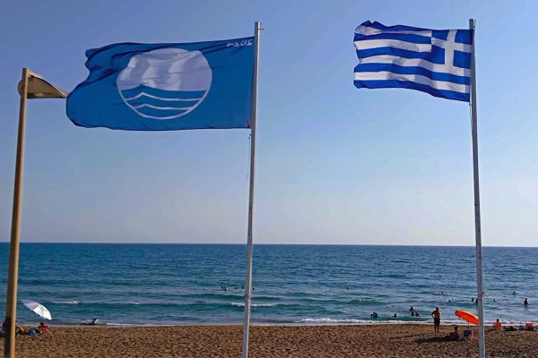 Γαλάζιες Σημαίες 2026: Διατήρησε 12 παραλίες η Ηλεία