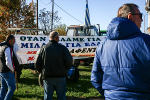Επεισόδια μεταξύ αγροτών και Αστυνομίας στον Πλατύκαμπο - Βίντεο