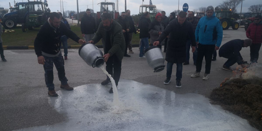 Τρίκαλα: Συμβολικός αποκλεισμός του κόμβου Μεγαλοχωρίου από οι αγρότες