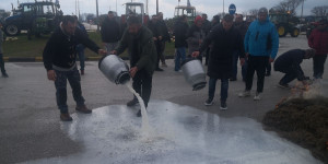 Τρίκαλα: Συμβολικός αποκλεισμός του κόμβου Μεγαλοχωρίου από οι αγρότες