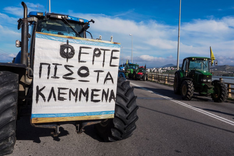 Εκρηκτικό το κλίμα στα μπλόκα των αγροτών: Τα επόμενα βήματα και το «στοίχημα» της κοινωνίας