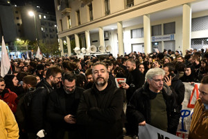 Στο πλευρό των αγροτών σωματεία και σύλλογοι - Συγκέντρωση στο υπουργείο Αγροτικής Ανάπτυξης