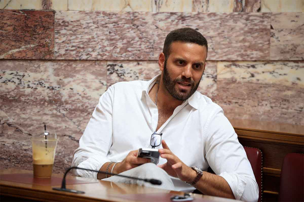 Νίκος Παππάς: Ζητάω συγγνώμη, δεν γρονθοκόπησα κανέναν - Και τα καλύτερα παιδιά έχουν αδυναμίες