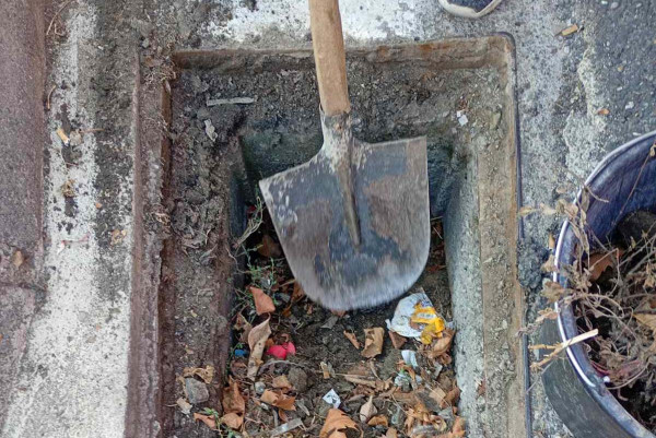 Καθαρισμός φρεατίων από την Πολιτική Προστασία του Δήμου Πύργου