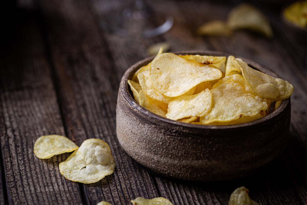 Γιατί τα πατατάκια είναι ο πιο ύπουλος εχθρός της καρδιάς σου