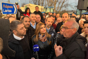 Ανδρουλάκης: Λάβρος κατά της κυβέρνησης από το μπλόκο των αγροτών στην Καρδίτσα