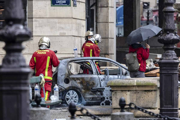 Μεγάλη πυρκαγιά στο Παρίσι - Στις φλόγες 6όροφο κτήριο